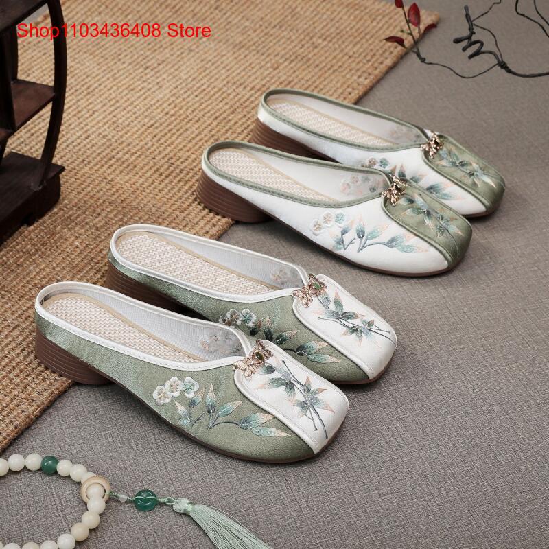 New Ethnic Fashion - 新しい刺繍入りスリッパ、女性用ホームフラット布製シューズ、ナショナルファッションとエスニックスタイルの刺繍入りスリッパ