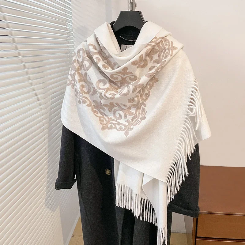 Go Ethnic Fashion - 2025秋冬新作 アーティスティック ヴィンテージ エスニック風 フェイクシープスキン 刺繍入り